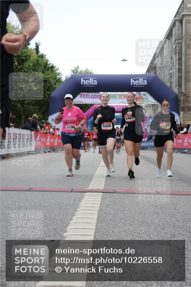 06.09.2026 - CURREX Alsterlauf Yannick Fuchs http://msf.ph/oto/10226558 06.09.2026 10:19:25 Ziel 2819, 2837, 3207, 3669, 3713, 4665, 5422, 5426, 5427, 5788, 5795 meine-sportfotos.de
