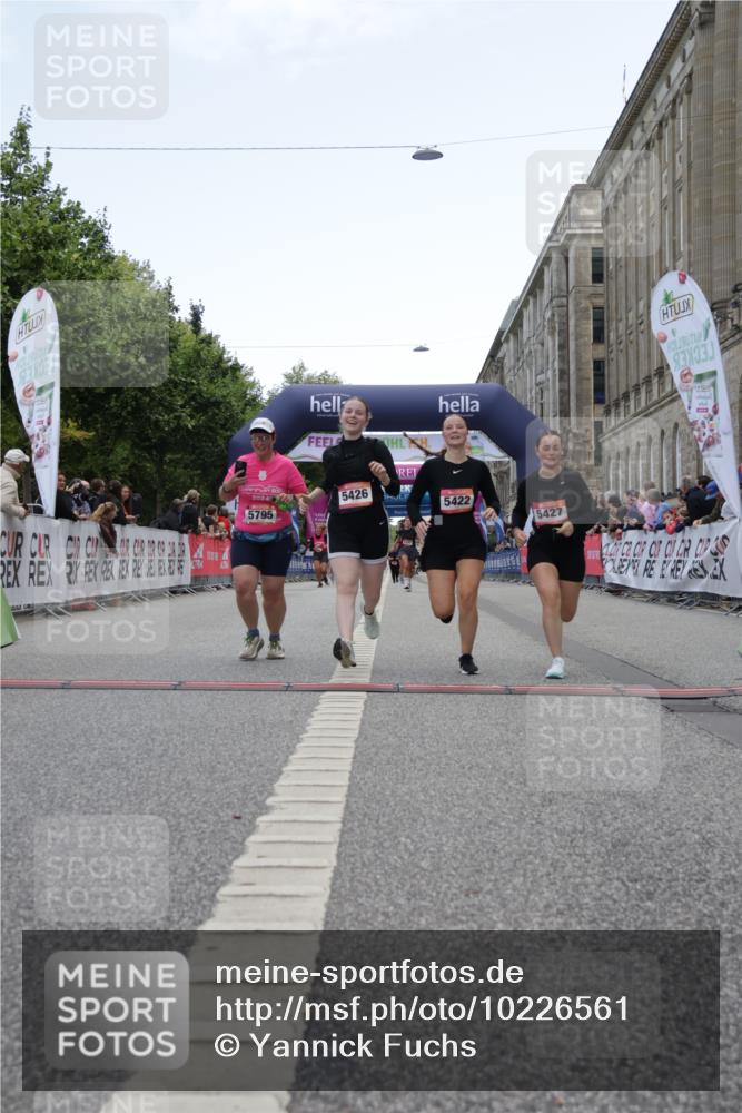 06.09.2026 - CURREX Alsterlauf Yannick Fuchs http://msf.ph/oto/10226561 06.09.2026 10:19:25 Ziel 2819, 2837, 3207, 3669, 3713, 4665, 5422, 5426, 5427, 5788, 5795 meine-sportfotos.de