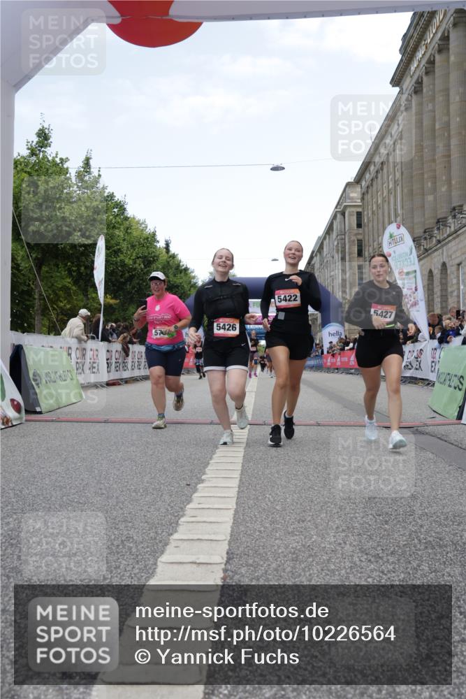 06.09.2026 - CURREX Alsterlauf Yannick Fuchs http://msf.ph/oto/10226564 06.09.2026 10:19:26 Ziel 2819, 2837, 3207, 3669, 3713, 4665, 5422, 5426, 5427, 5788, 5795 meine-sportfotos.de