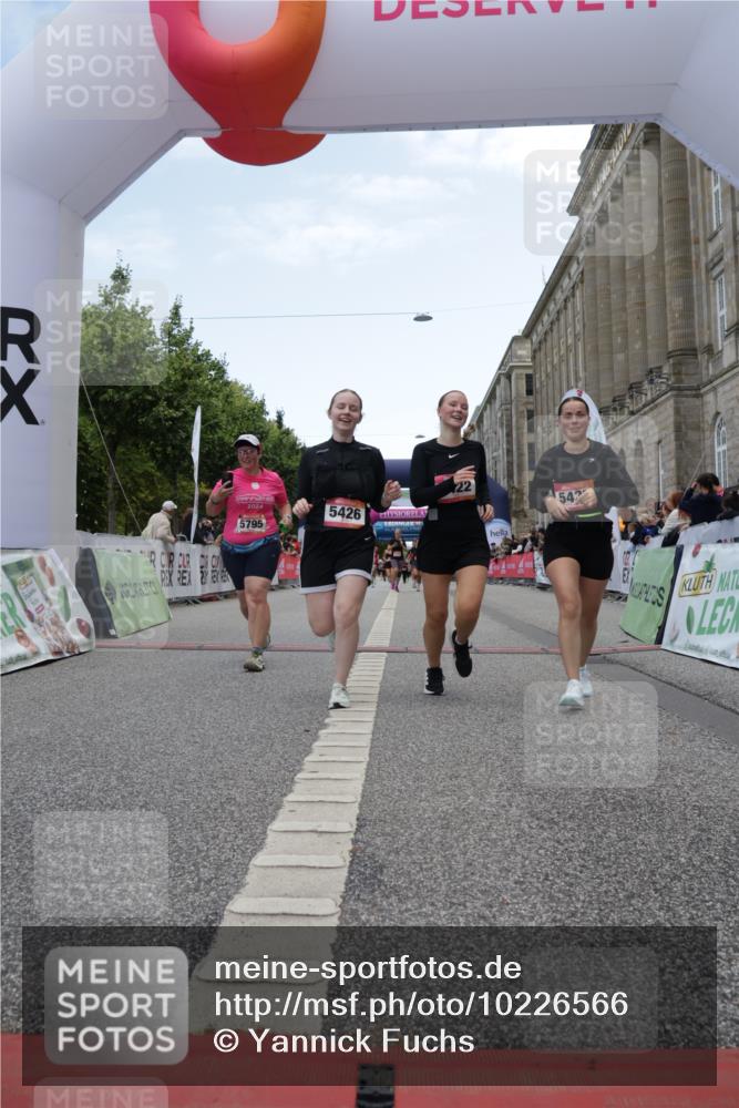 06.09.2026 - CURREX Alsterlauf Yannick Fuchs http://msf.ph/oto/10226566 06.09.2026 10:19:27 Ziel 2819, 2837, 3669, 3713, 4665, 5422, 5426, 5427, 5788, 5795 meine-sportfotos.de