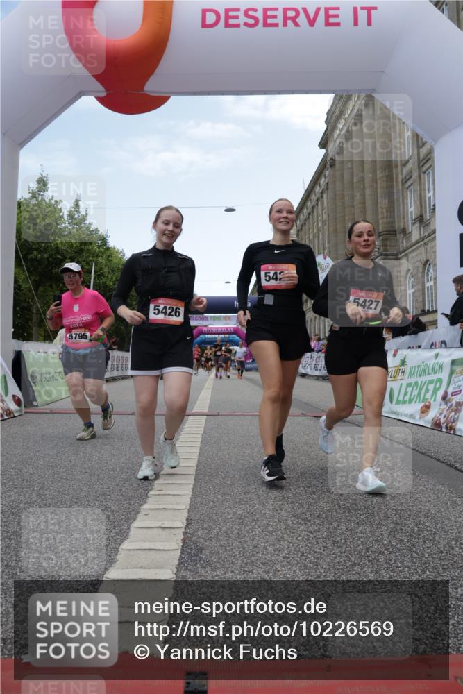 06.09.2026 - CURREX Alsterlauf Yannick Fuchs http://msf.ph/oto/10226569 06.09.2026 10:19:27 Ziel 2819, 2837, 3669, 3713, 4665, 5422, 5426, 5427, 5788, 5795 meine-sportfotos.de