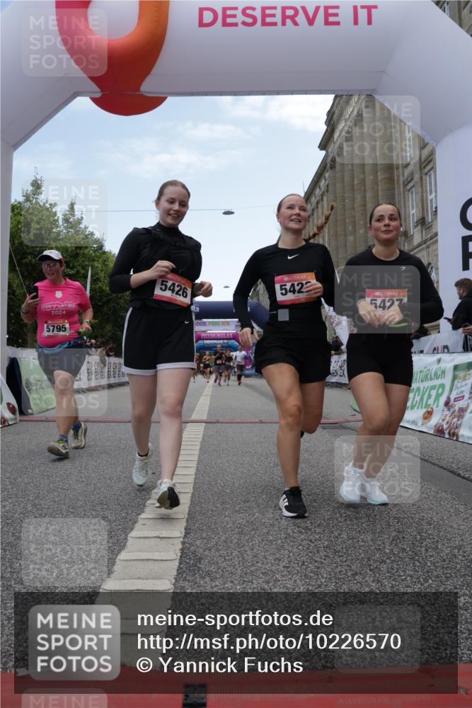 06.09.2026 - CURREX Alsterlauf Yannick Fuchs http://msf.ph/oto/10226570 06.09.2026 10:19:27 Ziel 2819, 2837, 3669, 3713, 4665, 5422, 5426, 5427, 5788, 5795 meine-sportfotos.de