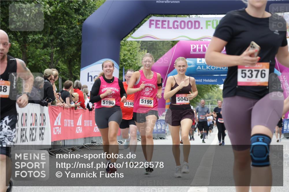 06.09.2026 - CURREX Alsterlauf Yannick Fuchs http://msf.ph/oto/10226578 06.09.2026 10:19:32 Ziel 2292, 2293, 3145, 5042, 5043, 5195, 5196, 5376, 5422, 5426, 5427, 5648, 5795 meine-sportfotos.de