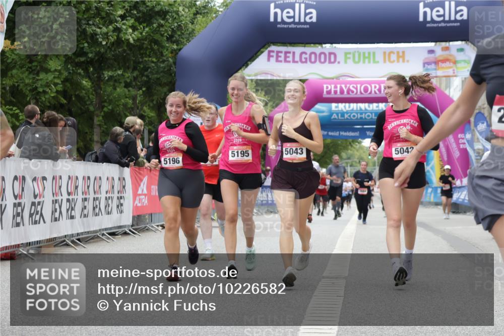 06.09.2026 - CURREX Alsterlauf Yannick Fuchs http://msf.ph/oto/10226582 06.09.2026 10:19:33 Ziel 2292, 2293, 3145, 5042, 5043, 5195, 5196, 5376, 5422, 5426, 5427, 5648, 5795 meine-sportfotos.de