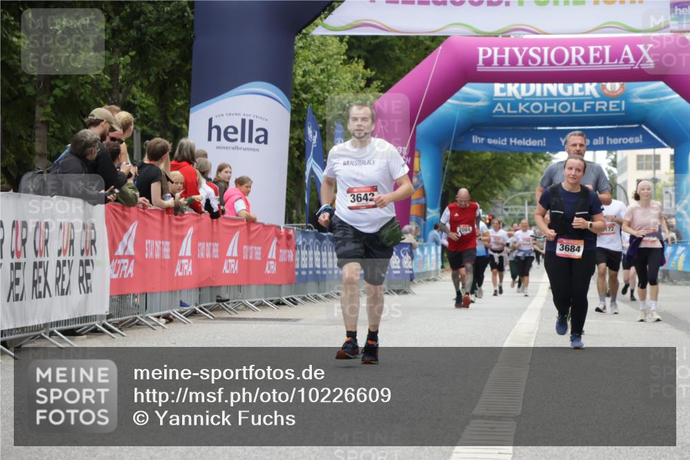 06.09.2026 - CURREX Alsterlauf Yannick Fuchs http://msf.ph/oto/10226609 06.09.2026 10:19:40 Ziel 2292, 2293, 3145, 3642, 4480, 5042, 5043, 5195, 5196, 5376, 5648 meine-sportfotos.de