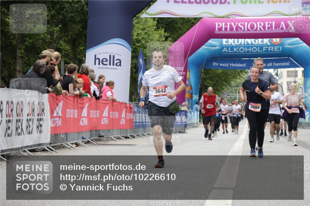 06.09.2026 - CURREX Alsterlauf Yannick Fuchs http://msf.ph/oto/10226610 06.09.2026 10:19:40 Ziel 2292, 2293, 3145, 3642, 4480, 5042, 5043, 5195, 5196, 5376, 5648 meine-sportfotos.de