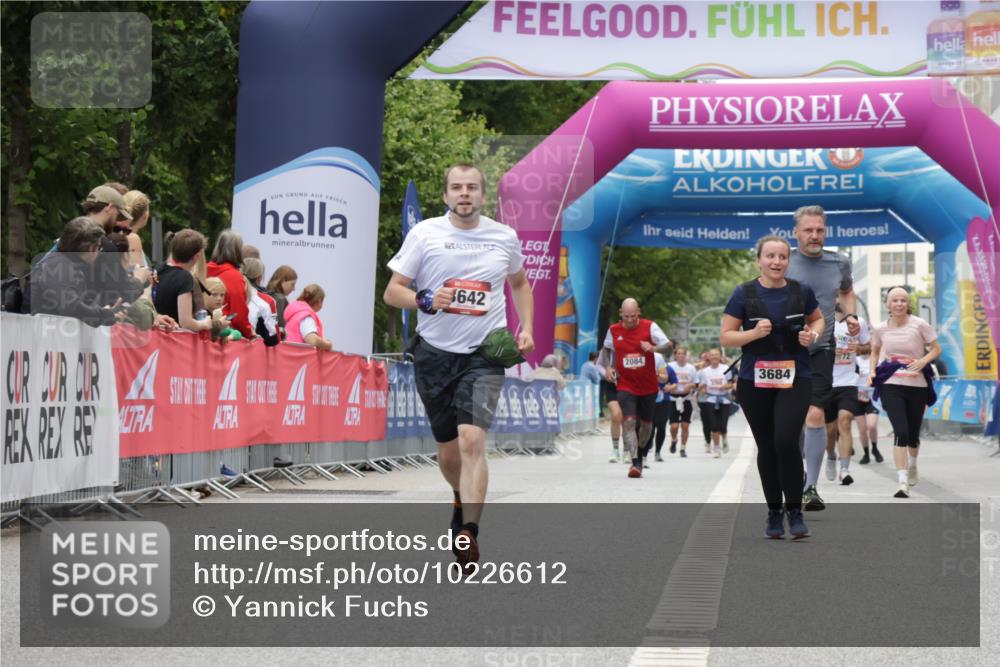 06.09.2026 - CURREX Alsterlauf Yannick Fuchs http://msf.ph/oto/10226612 06.09.2026 10:19:40 Ziel 2292, 2293, 3145, 3642, 4480, 5042, 5043, 5195, 5196, 5376, 5648 meine-sportfotos.de