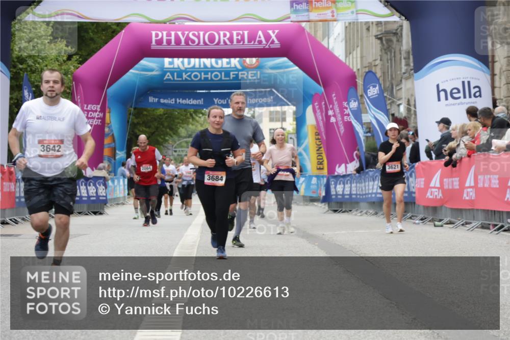 06.09.2026 - CURREX Alsterlauf Yannick Fuchs http://msf.ph/oto/10226613 06.09.2026 10:19:40 Ziel 2292, 2293, 3145, 3642, 4480, 5042, 5043, 5195, 5196, 5376, 5648 meine-sportfotos.de