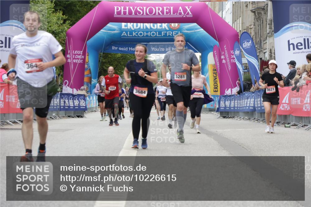 06.09.2026 - CURREX Alsterlauf Yannick Fuchs http://msf.ph/oto/10226615 06.09.2026 10:19:41 Ziel 3145, 3642, 4480, 5042, 5043, 5195, 5196, 5648 meine-sportfotos.de
