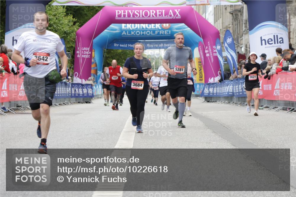 06.09.2026 - CURREX Alsterlauf Yannick Fuchs http://msf.ph/oto/10226618 06.09.2026 10:19:42 Ziel 3145, 3642, 4480, 5042, 5043, 5195, 5196, 5281 meine-sportfotos.de