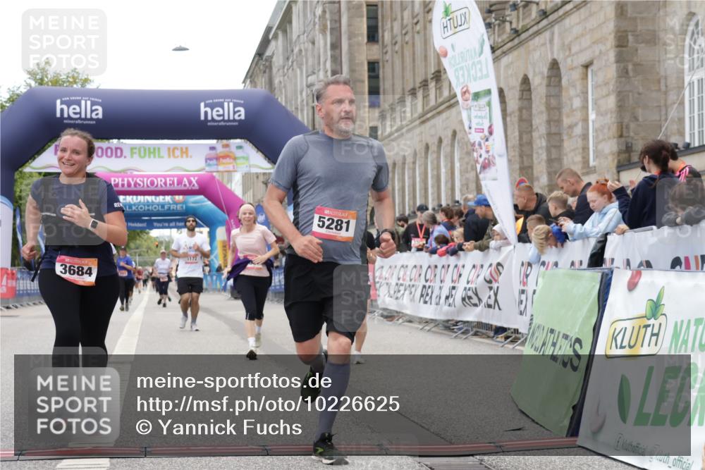 06.09.2026 - CURREX Alsterlauf Yannick Fuchs http://msf.ph/oto/10226625 06.09.2026 10:19:47 Ziel 3359, 3621, 3642, 3684, 4480, 5281 meine-sportfotos.de