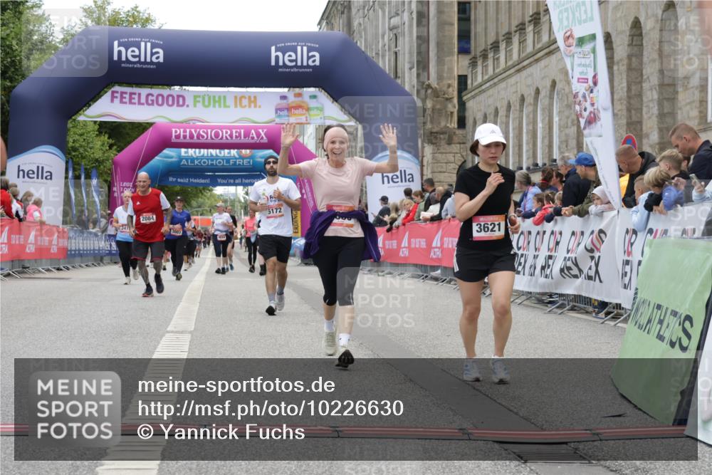06.09.2026 - CURREX Alsterlauf Yannick Fuchs http://msf.ph/oto/10226630 06.09.2026 10:19:49 Ziel 3359, 3621, 3642, 3684, 5172, 5281 meine-sportfotos.de
