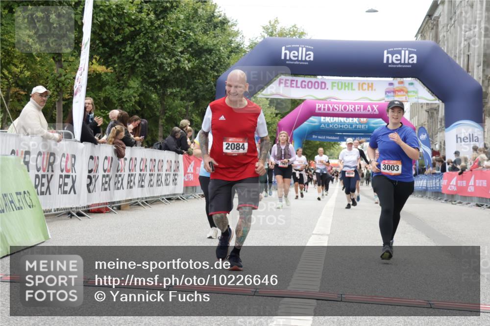 06.09.2026 - CURREX Alsterlauf Yannick Fuchs http://msf.ph/oto/10226646 06.09.2026 10:19:55 Ziel 2084, 3003, 3359, 3417, 3621, 3684, 5172 meine-sportfotos.de