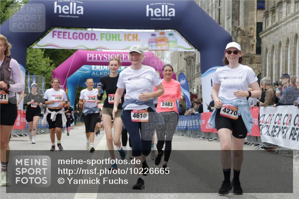 06.09.2026 - CURREX Alsterlauf Yannick Fuchs http://msf.ph/oto/10226665 06.09.2026 10:20:01 Ziel 2031, 2084, 2482, 2483, 3003, 3417, 4270, 4610, 4767, 5172, 5580, 5581 meine-sportfotos.de