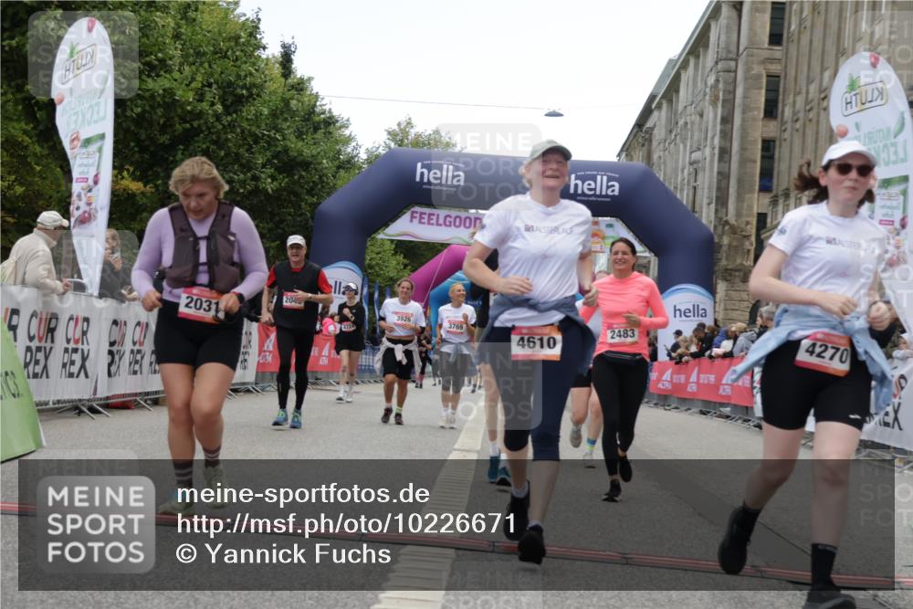 06.09.2026 - CURREX Alsterlauf Yannick Fuchs http://msf.ph/oto/10226671 06.09.2026 10:20:02 Ziel 2031, 2043, 2084, 2482, 2483, 3003, 3417, 4270, 4610, 4767, 5580, 5581 meine-sportfotos.de