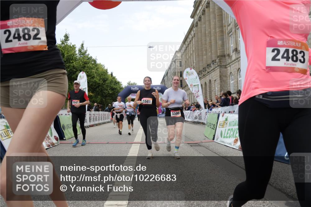06.09.2026 - CURREX Alsterlauf Yannick Fuchs http://msf.ph/oto/10226683 06.09.2026 10:20:06 Ziel 2031, 2043, 2482, 2483, 3769, 3926, 4270, 4610, 4724, 4767, 5580, 5581 meine-sportfotos.de