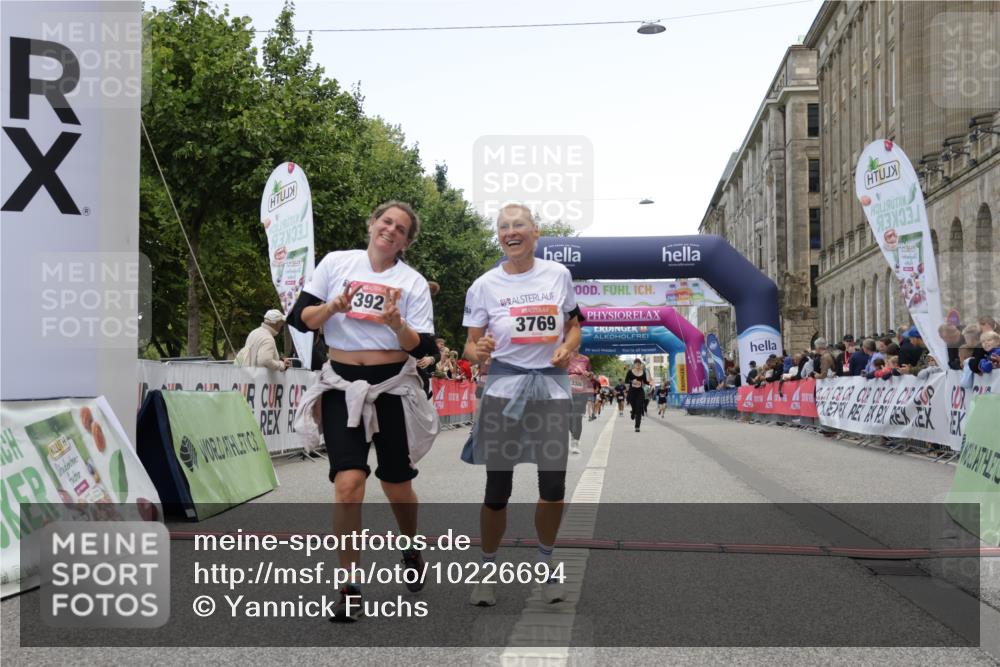 06.09.2026 - CURREX Alsterlauf Yannick Fuchs http://msf.ph/oto/10226694 06.09.2026 10:20:09 Ziel 2031, 2043, 2482, 2483, 3204, 3308, 3769, 3926, 4270, 4610, 4724, 5580, 5581 meine-sportfotos.de