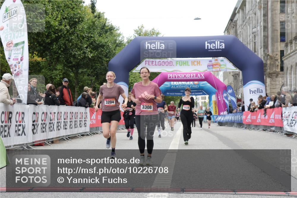 06.09.2026 - CURREX Alsterlauf Yannick Fuchs http://msf.ph/oto/10226708 06.09.2026 10:20:12 Ziel 2043, 3204, 3308, 3769, 3926, 4724, 5028, 5350, 5580, 5581 meine-sportfotos.de