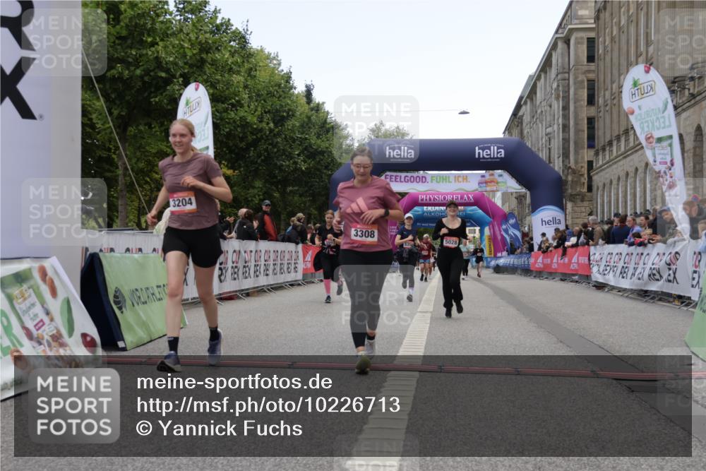 06.09.2026 - CURREX Alsterlauf Yannick Fuchs http://msf.ph/oto/10226713 06.09.2026 10:20:14 Ziel 2043, 2995, 3204, 3308, 3769, 3926, 4724, 5028, 5350 meine-sportfotos.de