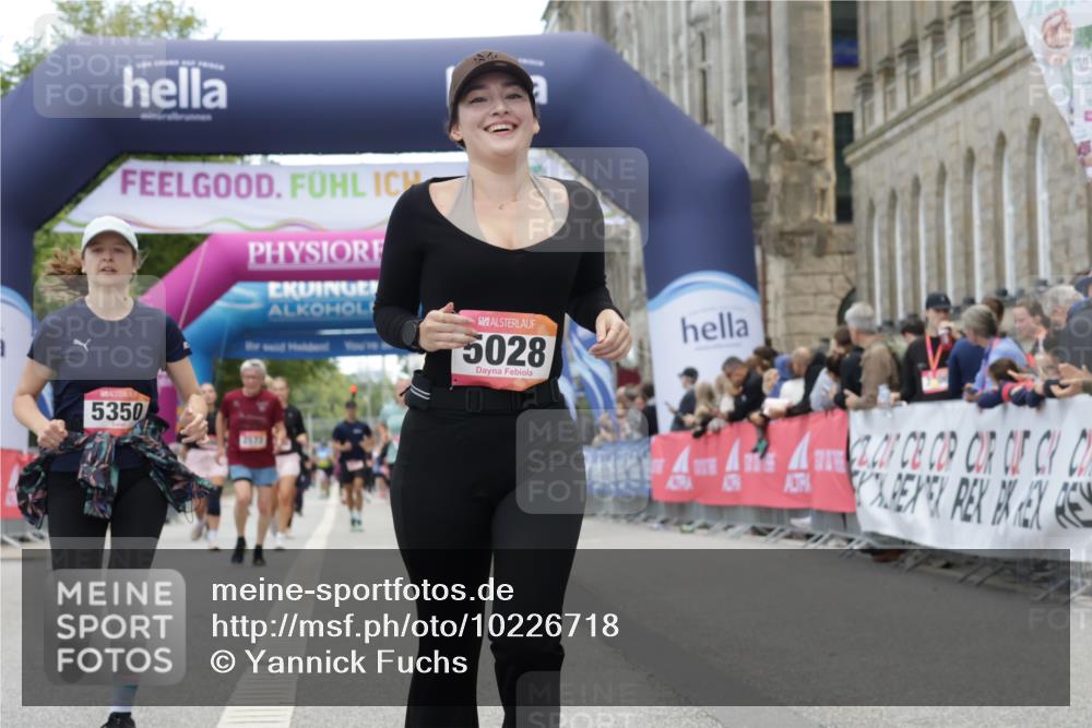 06.09.2026 - CURREX Alsterlauf Yannick Fuchs http://msf.ph/oto/10226718 06.09.2026 10:20:16 Ziel 2995, 3204, 3308, 4724, 5028, 5350 meine-sportfotos.de