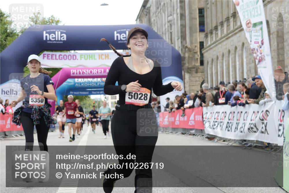 06.09.2026 - CURREX Alsterlauf Yannick Fuchs http://msf.ph/oto/10226719 06.09.2026 10:20:16 Ziel 2995, 3204, 3308, 4724, 5028, 5350 meine-sportfotos.de