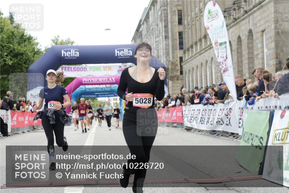 06.09.2026 - CURREX Alsterlauf Yannick Fuchs http://msf.ph/oto/10226720 06.09.2026 10:20:16 Ziel 2995, 3204, 3308, 4724, 5028, 5350 meine-sportfotos.de