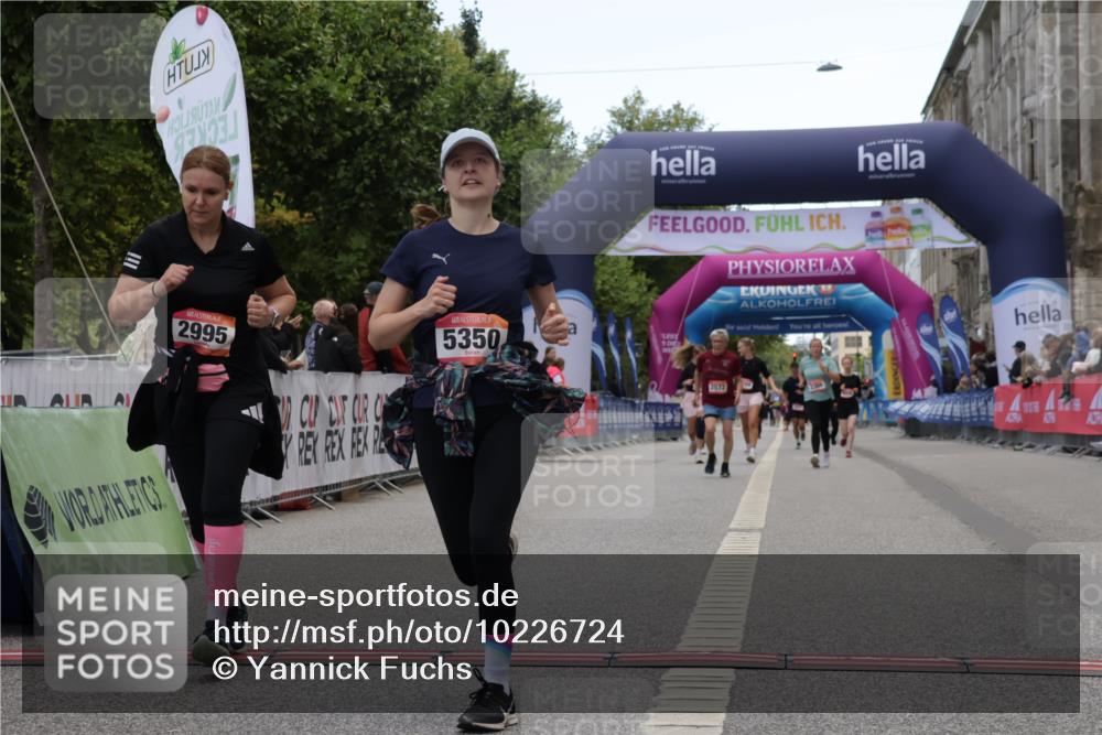 06.09.2026 - CURREX Alsterlauf Yannick Fuchs http://msf.ph/oto/10226724 06.09.2026 10:20:17 Ziel 2995, 3204, 3308, 4724, 5028, 5350 meine-sportfotos.de