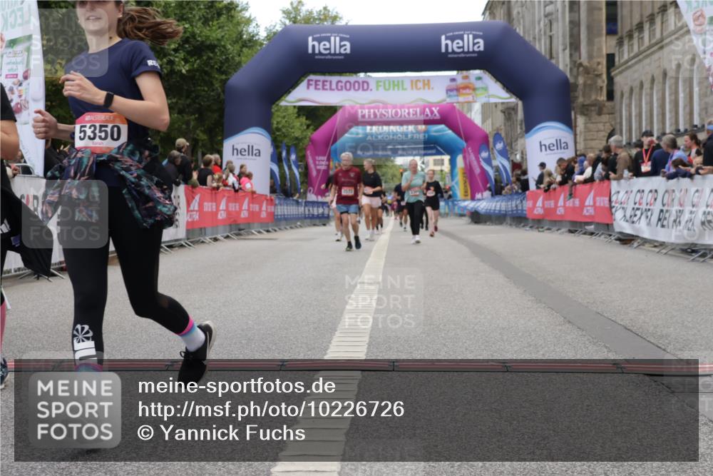 06.09.2026 - CURREX Alsterlauf Yannick Fuchs http://msf.ph/oto/10226726 06.09.2026 10:20:18 Ziel 2995, 3204, 3308, 4724, 5028, 5350 meine-sportfotos.de