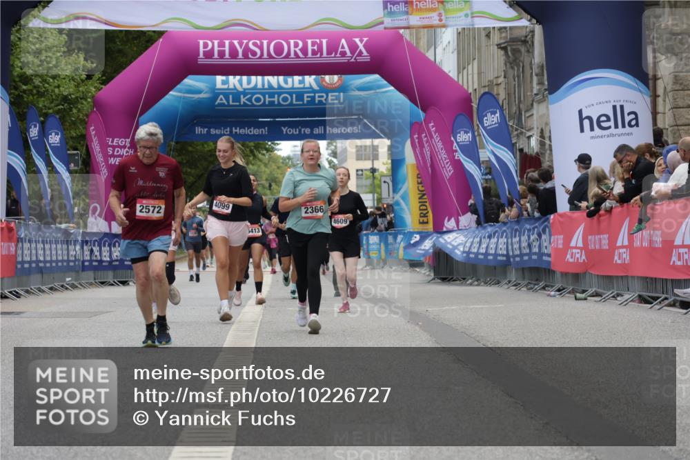 06.09.2026 - CURREX Alsterlauf Yannick Fuchs http://msf.ph/oto/10226727 06.09.2026 10:20:18 Ziel 2995, 3204, 3308, 4724, 5028, 5350 meine-sportfotos.de