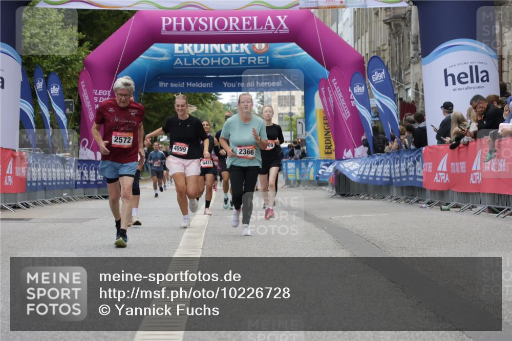06.09.2026 - CURREX Alsterlauf Yannick Fuchs http://msf.ph/oto/10226728 06.09.2026 10:20:19 Ziel 2995, 3204, 3308, 5028, 5350 meine-sportfotos.de