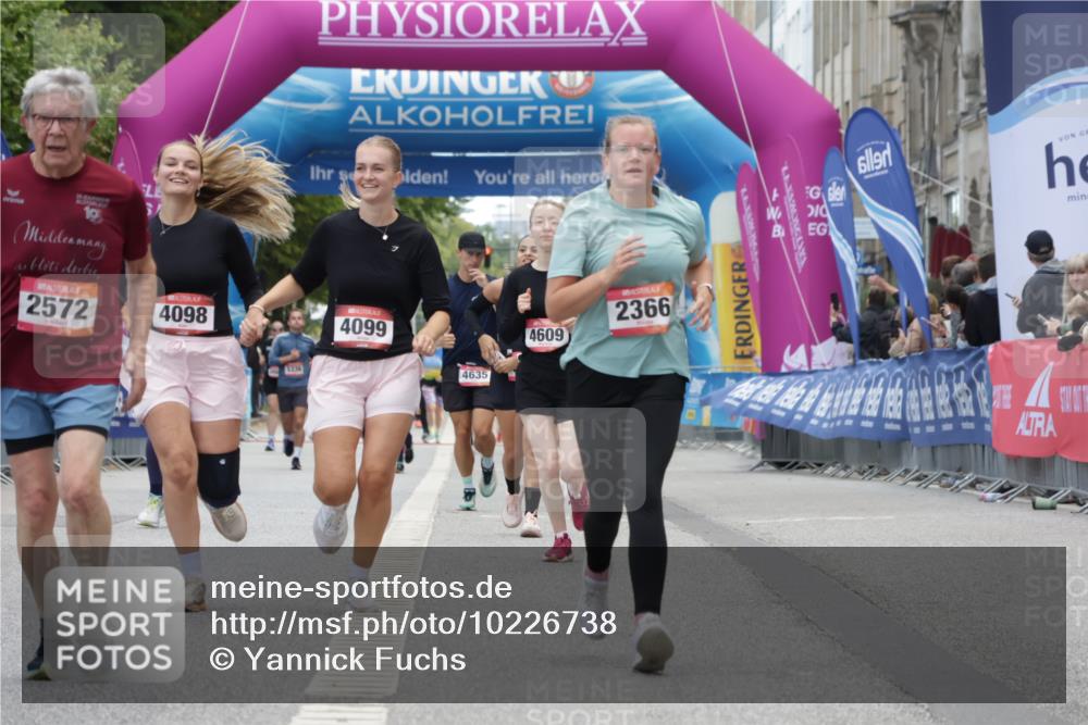 06.09.2026 - CURREX Alsterlauf Yannick Fuchs http://msf.ph/oto/10226738 06.09.2026 10:20:21 Ziel 2366, 2572, 2995, 3204, 3308, 4098, 4099, 5028, 5350 meine-sportfotos.de