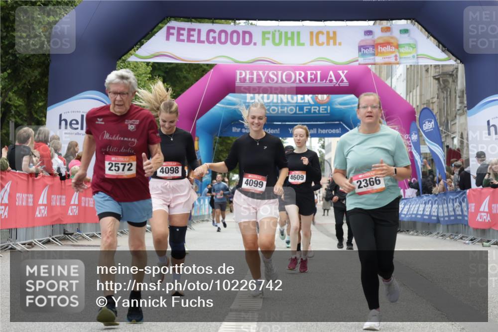 06.09.2026 - CURREX Alsterlauf Yannick Fuchs http://msf.ph/oto/10226742 06.09.2026 10:20:22 Ziel 2366, 2572, 2995, 4098, 4099, 5028, 5350 meine-sportfotos.de