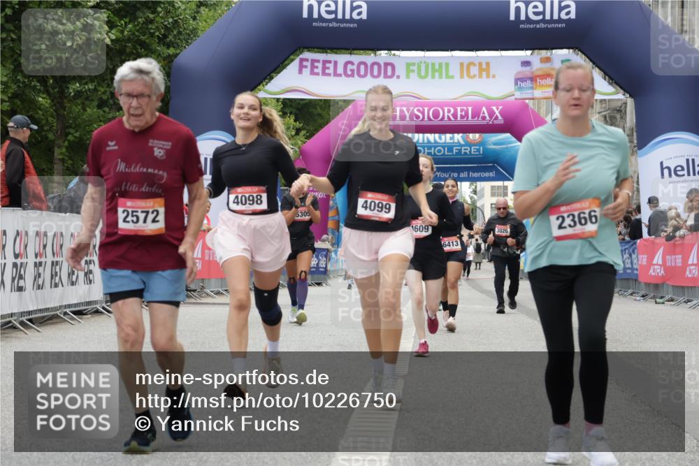 06.09.2026 - CURREX Alsterlauf Yannick Fuchs http://msf.ph/oto/10226750 06.09.2026 10:20:24 Ziel 2366, 2572, 2995, 4098, 4099, 4609, 5350 meine-sportfotos.de