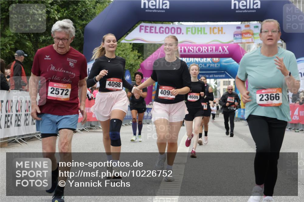 06.09.2026 - CURREX Alsterlauf Yannick Fuchs http://msf.ph/oto/10226752 06.09.2026 10:20:24 Ziel 2366, 2572, 2995, 4098, 4099, 4609, 5350 meine-sportfotos.de
