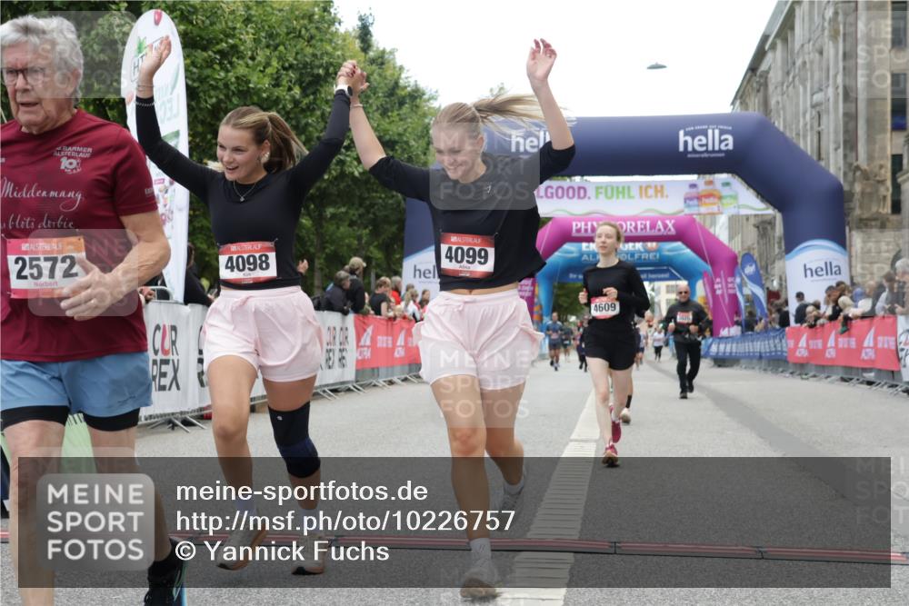 06.09.2026 - CURREX Alsterlauf Yannick Fuchs http://msf.ph/oto/10226757 06.09.2026 10:20:26 Ziel 2366, 2572, 4098, 4099, 4609, 5305, 6413 meine-sportfotos.de