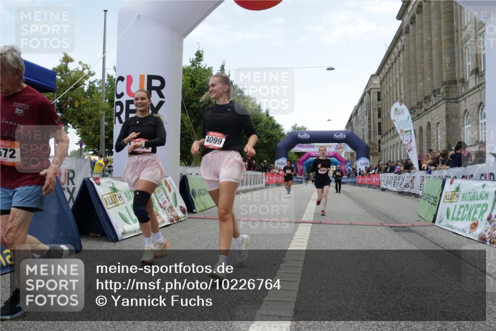 06.09.2026 - CURREX Alsterlauf Yannick Fuchs http://msf.ph/oto/10226764 06.09.2026 10:20:27 Ziel 2366, 2572, 4098, 4099, 4609, 5305, 6413 meine-sportfotos.de