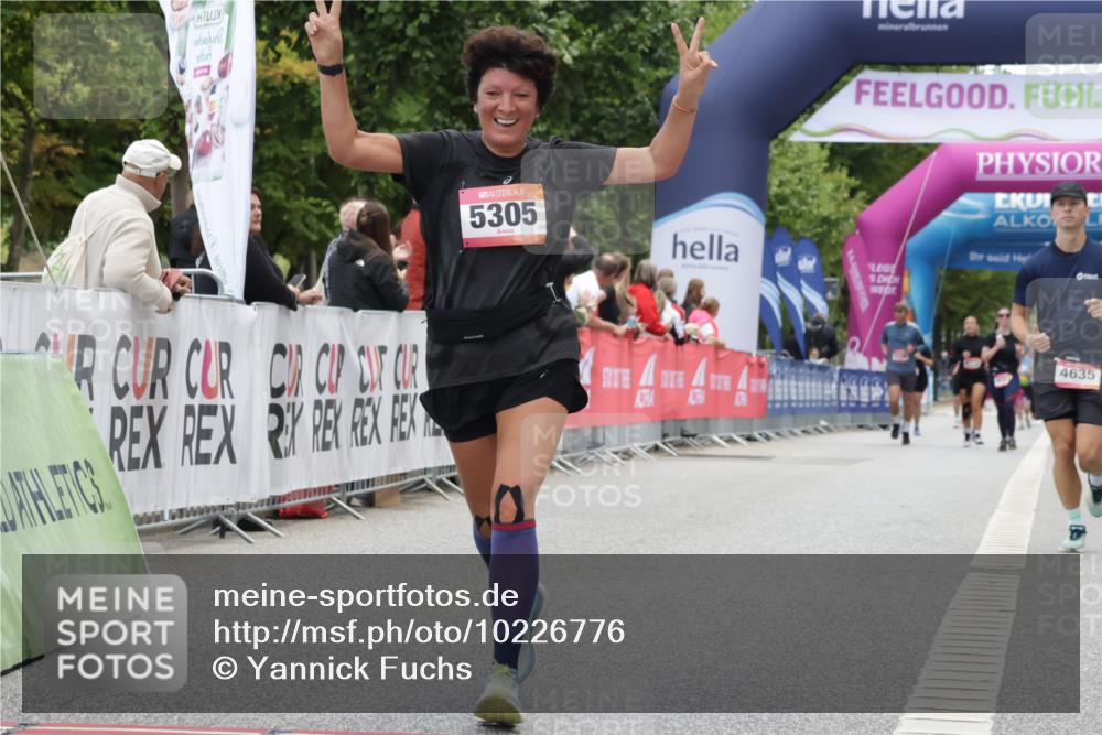 06.09.2026 - CURREX Alsterlauf Yannick Fuchs http://msf.ph/oto/10226776 06.09.2026 10:20:31 Ziel 2366, 2572, 3026, 4098, 4099, 4609, 4635, 5305, 6413 meine-sportfotos.de