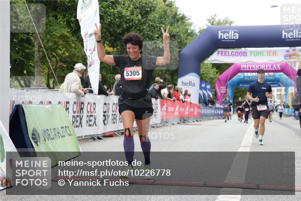 06.09.2026 - CURREX Alsterlauf Yannick Fuchs http://msf.ph/oto/10226778 06.09.2026 10:20:31 Ziel 2366, 2572, 3026, 4098, 4099, 4609, 4635, 5305, 6413 meine-sportfotos.de