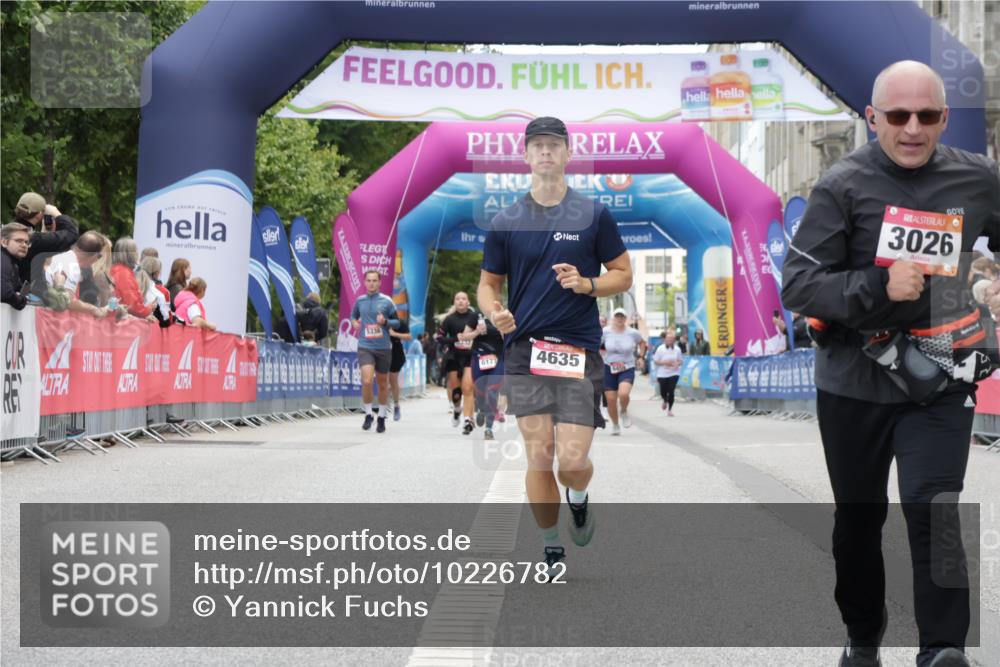 06.09.2026 - CURREX Alsterlauf Yannick Fuchs http://msf.ph/oto/10226782 06.09.2026 10:20:32 Ziel 2366, 2572, 3026, 4098, 4099, 4609, 4635, 5305, 6413 meine-sportfotos.de