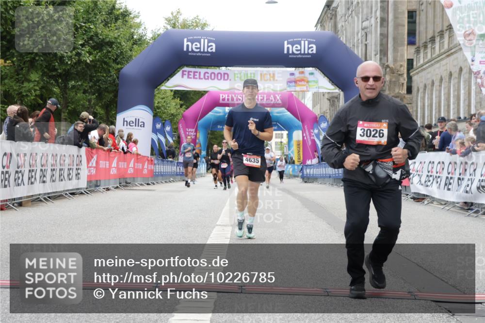 06.09.2026 - CURREX Alsterlauf Yannick Fuchs http://msf.ph/oto/10226785 06.09.2026 10:20:33 Ziel 3026, 4098, 4099, 4609, 4635, 5305, 6413 meine-sportfotos.de