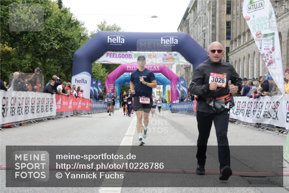 06.09.2026 - CURREX Alsterlauf Yannick Fuchs http://msf.ph/oto/10226786 06.09.2026 10:20:33 Ziel 3026, 4098, 4099, 4609, 4635, 5305, 6413 meine-sportfotos.de