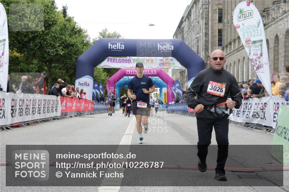 06.09.2026 - CURREX Alsterlauf Yannick Fuchs http://msf.ph/oto/10226787 06.09.2026 10:20:33 Ziel 3026, 4098, 4099, 4609, 4635, 5305, 6413 meine-sportfotos.de