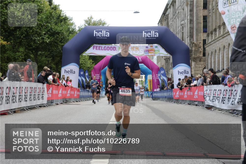 06.09.2026 - CURREX Alsterlauf Yannick Fuchs http://msf.ph/oto/10226789 06.09.2026 10:20:34 Ziel 3026, 4609, 4635, 5305, 6413 meine-sportfotos.de