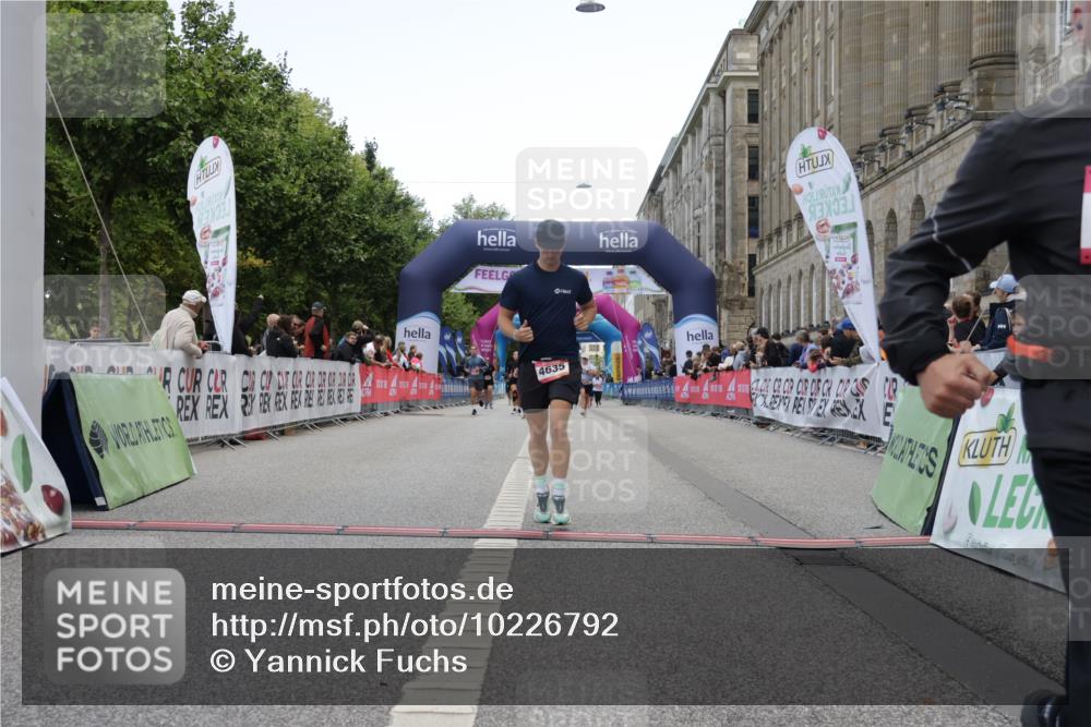 06.09.2026 - CURREX Alsterlauf Yannick Fuchs http://msf.ph/oto/10226792 06.09.2026 10:20:35 Ziel 3026, 4609, 4635, 5305, 6413 meine-sportfotos.de