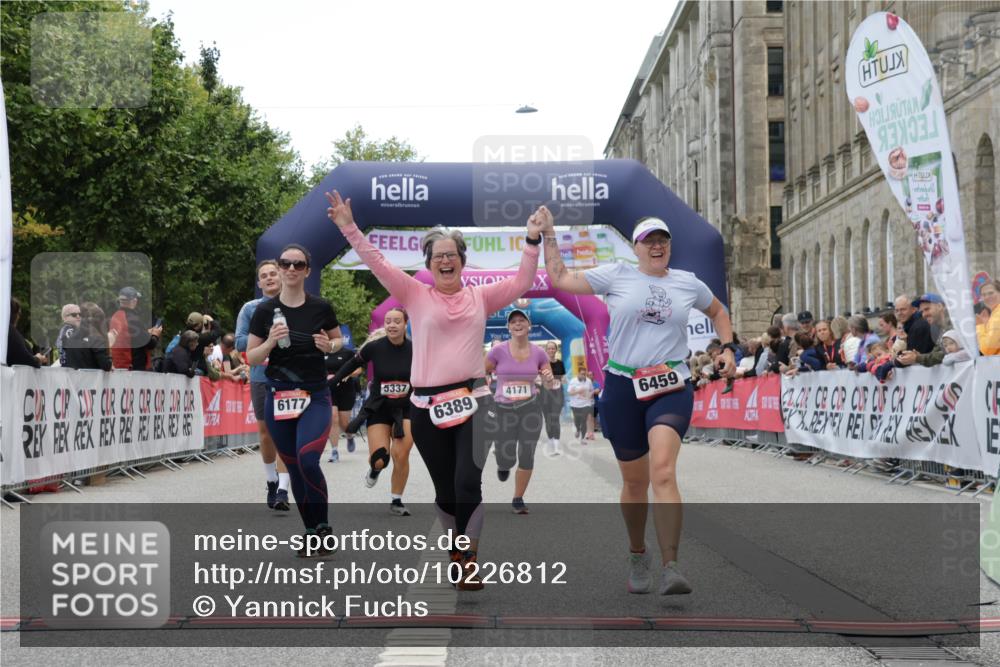 06.09.2026 - CURREX Alsterlauf Yannick Fuchs http://msf.ph/oto/10226812 06.09.2026 10:20:43 Ziel 4171, 4635, 5336, 5337, 6177, 6389, 6459 meine-sportfotos.de