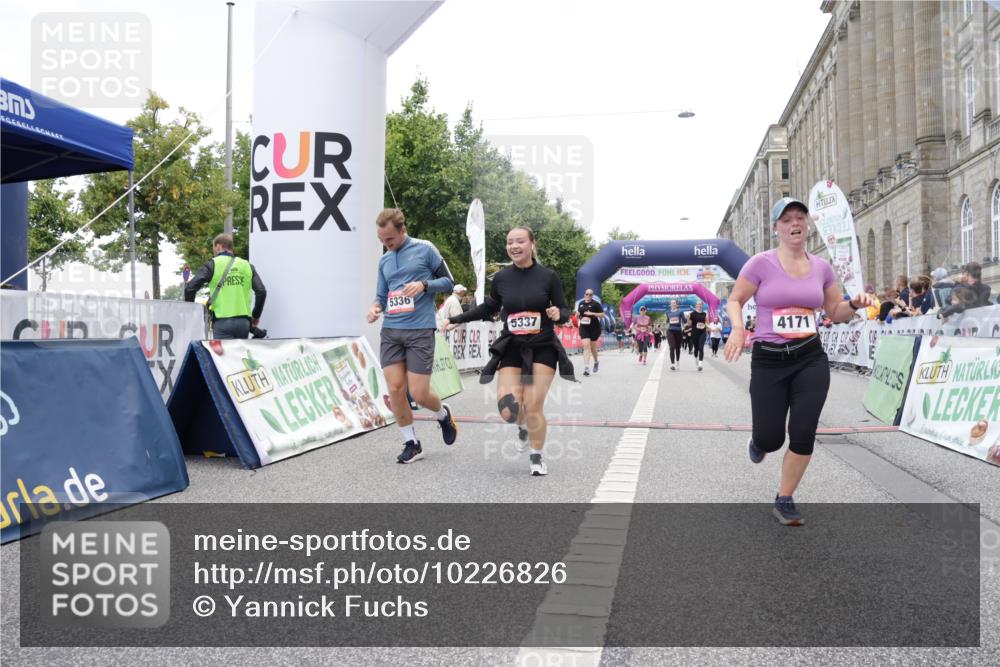 06.09.2026 - CURREX Alsterlauf Yannick Fuchs http://msf.ph/oto/10226826 06.09.2026 10:20:47 Ziel 4171, 4410, 4411, 4666, 5336, 5337, 6177, 6389, 6459 meine-sportfotos.de