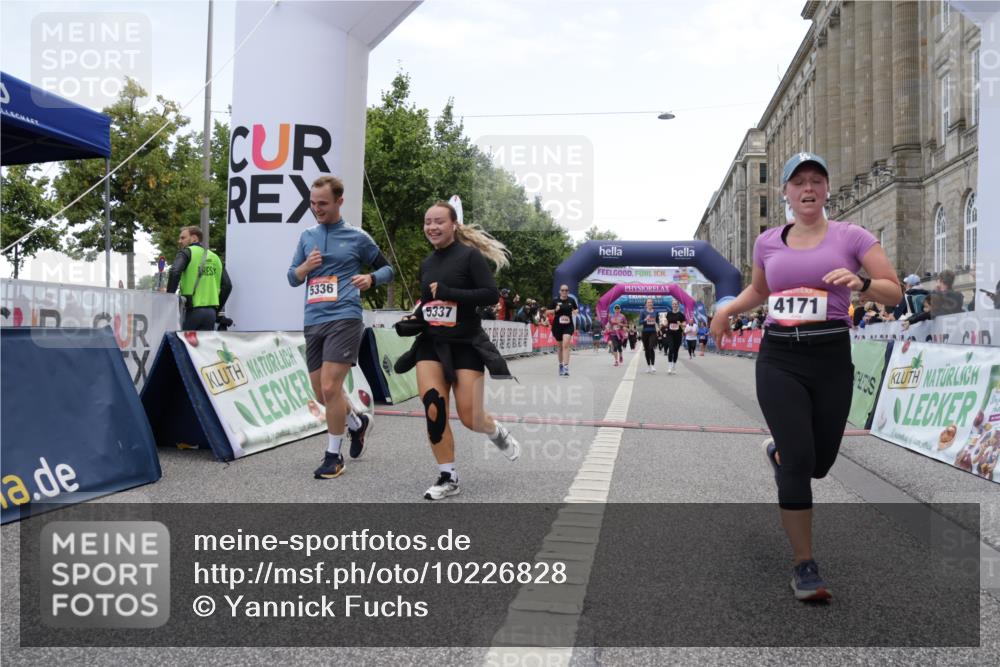 06.09.2026 - CURREX Alsterlauf Yannick Fuchs http://msf.ph/oto/10226828 06.09.2026 10:20:47 Ziel 4171, 4410, 4411, 4666, 5336, 5337, 6177, 6389, 6459 meine-sportfotos.de