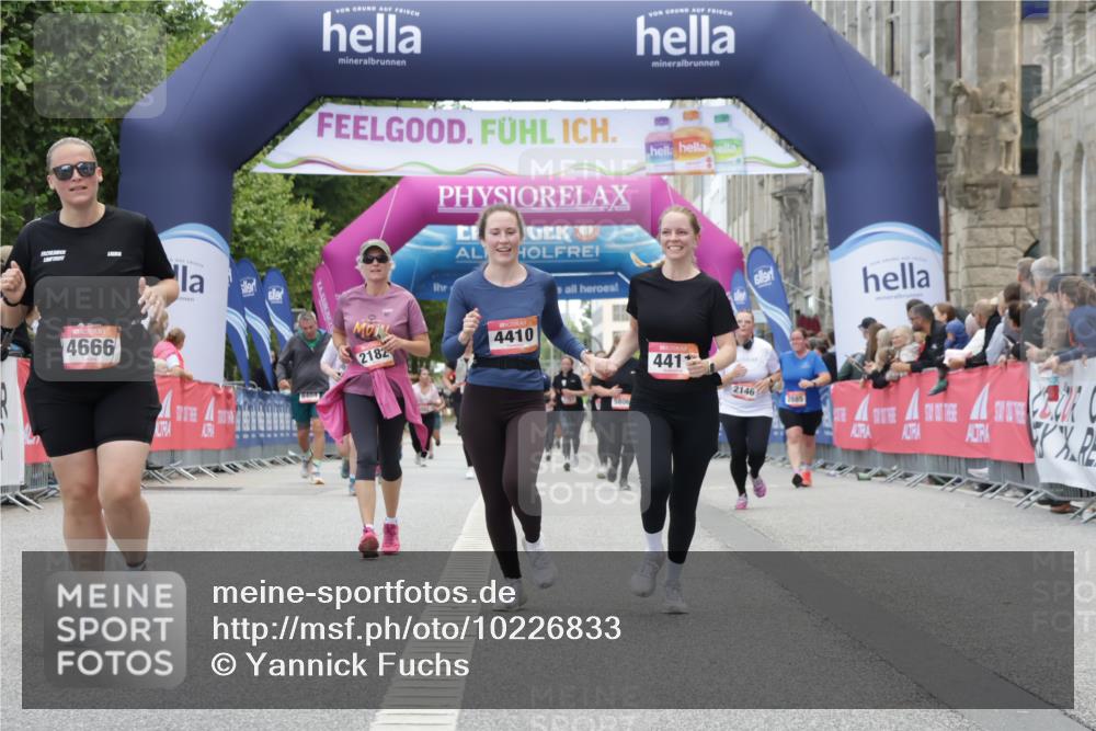 06.09.2026 - CURREX Alsterlauf Yannick Fuchs http://msf.ph/oto/10226833 06.09.2026 10:20:48 Ziel 4171, 4410, 4411, 4666, 5336, 5337, 6177, 6389, 6459 meine-sportfotos.de