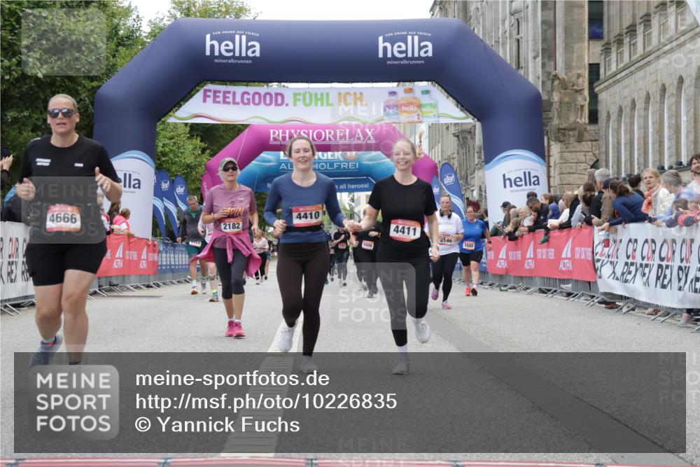 06.09.2026 - CURREX Alsterlauf Yannick Fuchs http://msf.ph/oto/10226835 06.09.2026 10:20:49 Ziel 2182, 4171, 4410, 4411, 4666, 5336, 5337, 6177, 6389, 6459 meine-sportfotos.de