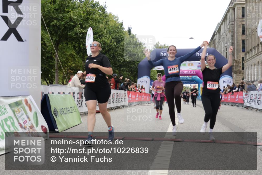 06.09.2026 - CURREX Alsterlauf Yannick Fuchs http://msf.ph/oto/10226839 06.09.2026 10:20:50 Ziel 2182, 4171, 4410, 4411, 4666, 5336, 5337, 6177, 6389, 6459 meine-sportfotos.de